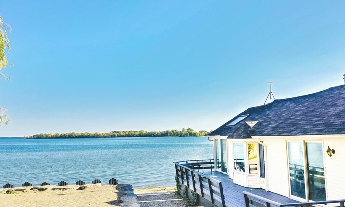 Waupoos Cabin | Waupoos Lakeside Cottages - Pet Friendly waterfront compound - Sleeps 20