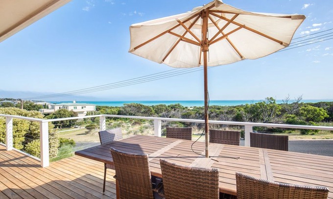 Waterhouse House | Wave Point - Town centre with Ocean views