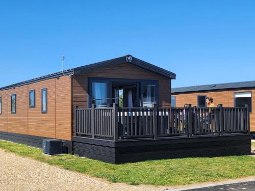 Hayling Island House | Wave Whisperers - Hayling Island