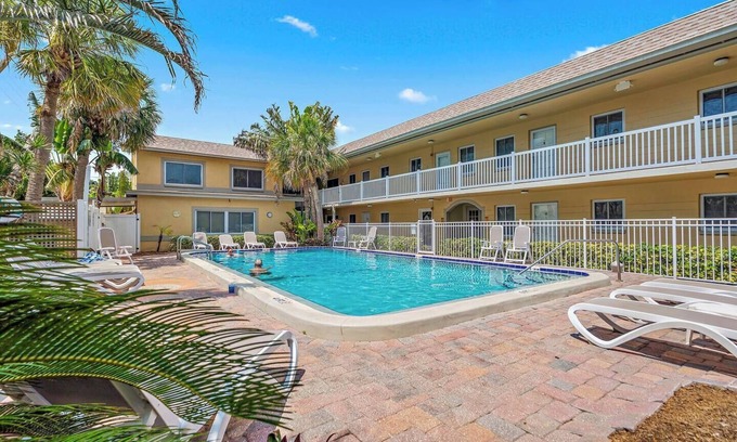 St. Pete Beach Condo | Waves 4, poolside condo, 5 min walk to beach and entertainment