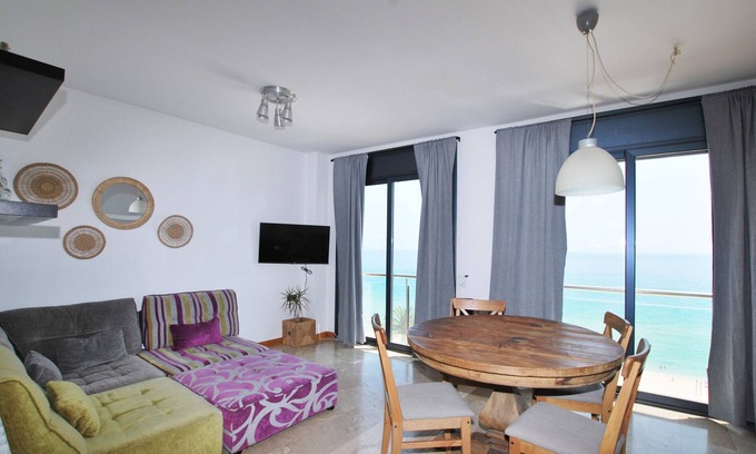 Montgat Apartment | Waves and sky near Barcelona