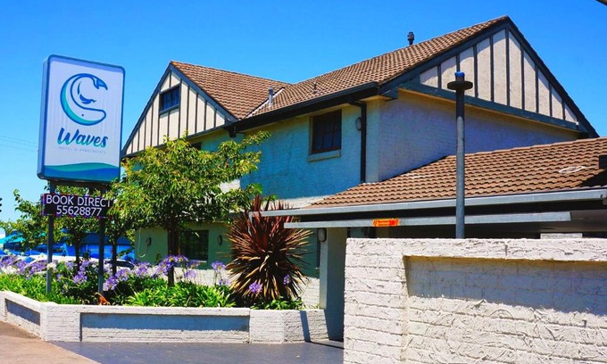 Warrnambool Hotel | Waves Motel and Apartments