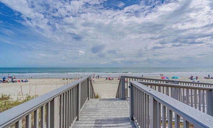 Ocean Drive Condo | Waves & Views: Beach Condo w/Balcony + Pool