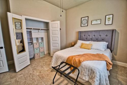 Waxahachie House | Waxahachie king bed 2PPL 10 min 2 DWNT & Medical Professionally Managed By Stay Albatross Furnished Rentals