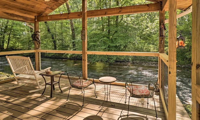 Waynesville Cottage | Waynesville Creekside Cottage: Outdoor Relaxation!