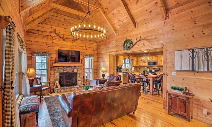 Settlers Ridge House | Waynesville Escape - Mtn Cabin Above the Clouds!