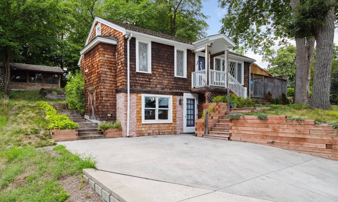 Wayzata House | Wayzata Apartment - steps to lake and downtown