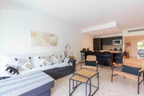California - Pezou Apartment | WE CANNES ! Exceptional 4 rooms apartment Cannes Center swimming pool