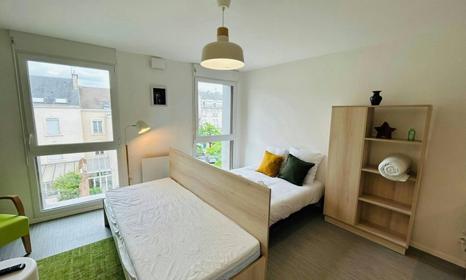 Barbatre Apartment | We Live In R - Suite 403