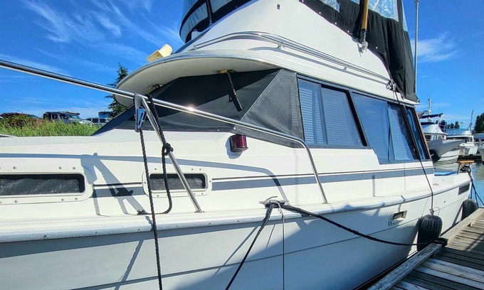Richmond City Centre Boat Rental | We offer a unique and unforgettable experience for travelers in Richmond, BC