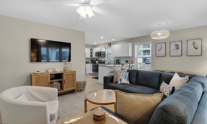 Seagrove Beach Condo | We ❤️ Snowbirds ~ Nov-Feb Low Monthly Rates ~ Heated Pool & Tennis Pickleball