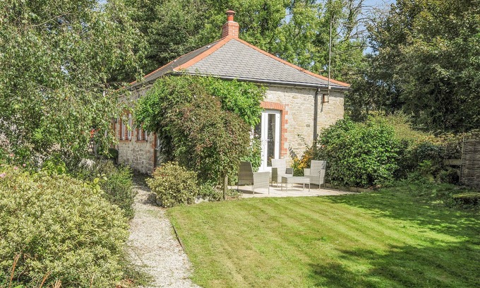 Saint Breward Cottage | WEASELS NEST, pet friendly, with open fire in Bodmin