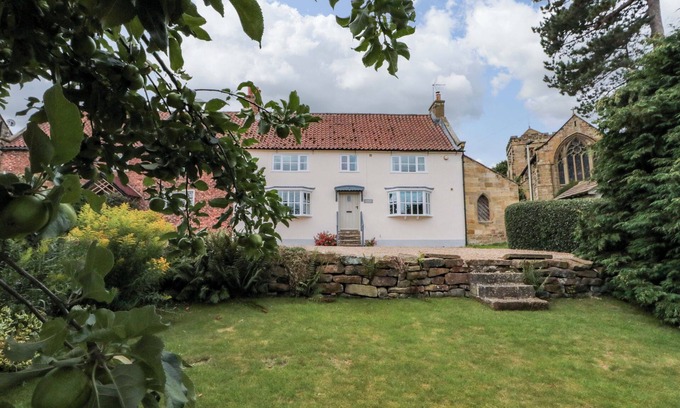 Carlton-in-Cleveland House | WEAVERS COTTAGE, pet friendly, character holiday cottage in Stokesley