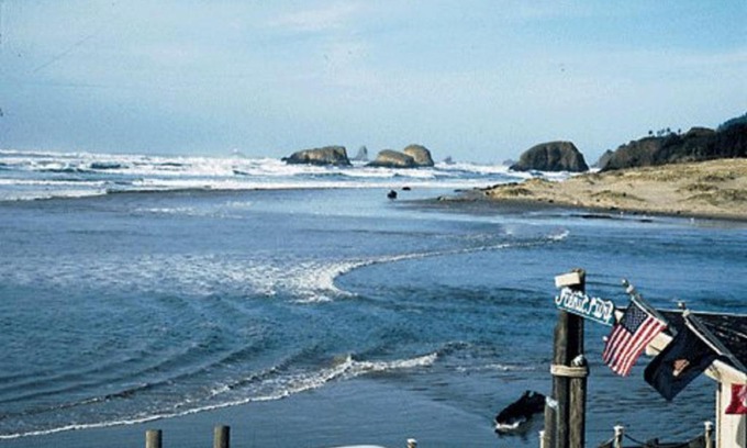 Cannon Beach Hotel | Webb's Scenic Surf