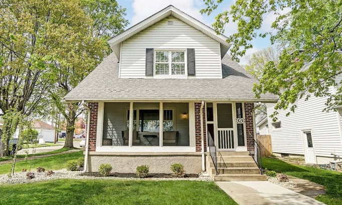 Hamilton House | Webster Ave · Close to entertainment, shopping and restaurants