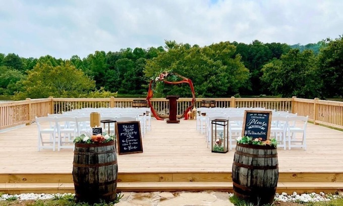 Ellijay Resort | Wedding venue North Georgia!Blue Ridge Mountains! Daily rental only no overnight