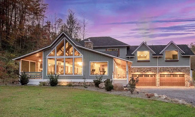 Pittman Center Cabin | Weddings & events up to 100 guest Near Greenbrier