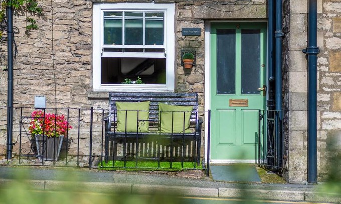 Kendal House | Wee Toad Hole Heart of Kendal - Cottage sleeps 4-6 - Dogs Welcome