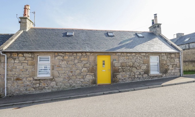 Lossiemouth Cottage | WEE WICKIE, pet friendly, character holiday cottage in Lossiemouth