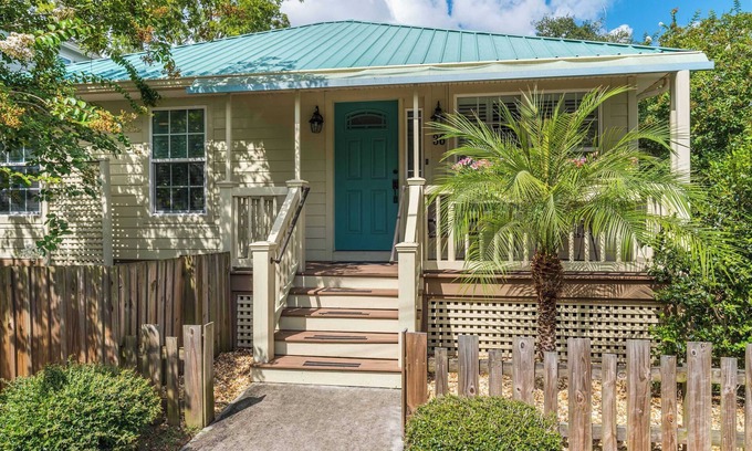 Downtown Historic District House | Weeden Cottage l Walk to DNTN l Dog Friendly