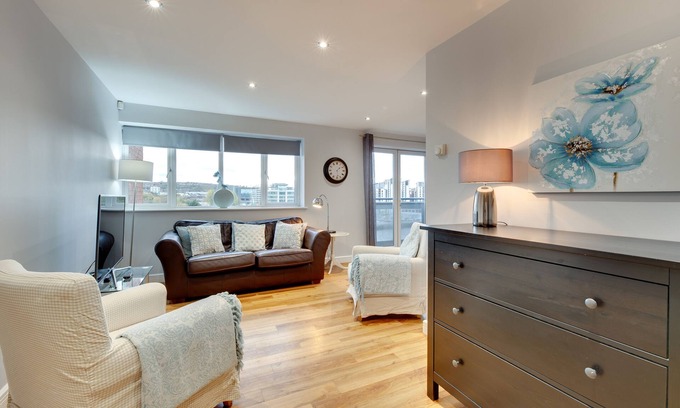 Newcastle-upon-Tyne Apartment | Week2Week Hosted Quayside Apartment