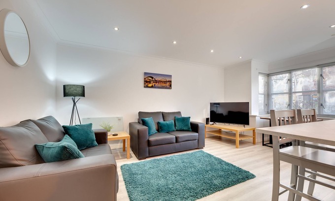 Newcastle-upon-Tyne Apartment | Week2Week Super Jesmond Apartment