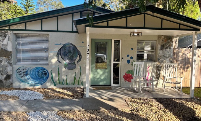 Weeki Wachee Gardens House | Weeki Wachee River deep canal 3BR Tranquil Riverside Escape ~ Hot Tub & Fire pit