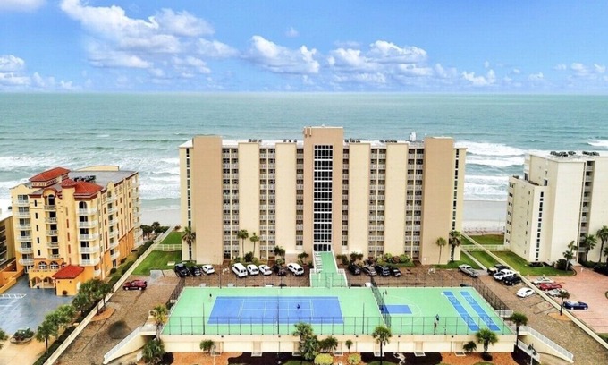 Daytona Beach Shores Condo | WEEKLY DISCOUNTS! OCEANFRONT CONDO! DIRECT BEACH ACCESS! NO DRIVE BEACH!KITCHEN!