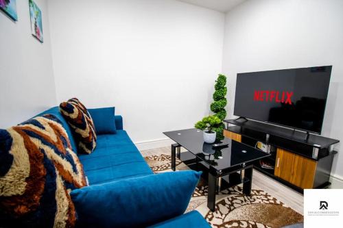 Woolwich Apartment | WEEKLY & MONTHLY STAY - Beautiful 2 Bed House with FREE Parking - Relocation, Business & Group - 5 Guests - By Den Accommodation Short Lets & Serviced Accommodation, Woolwich