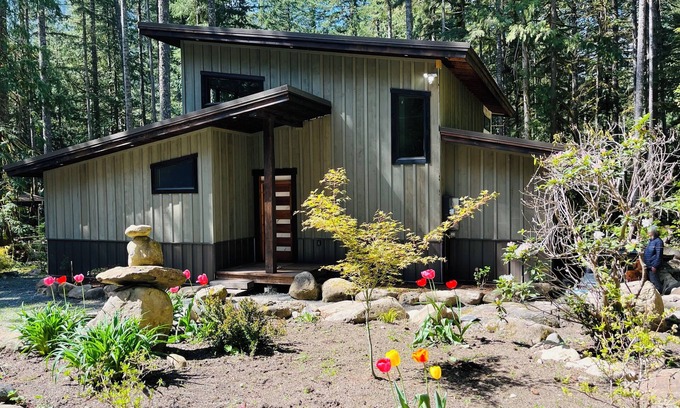 Warnick House | Welcome Home at the Onyx Inn, Glacier WA