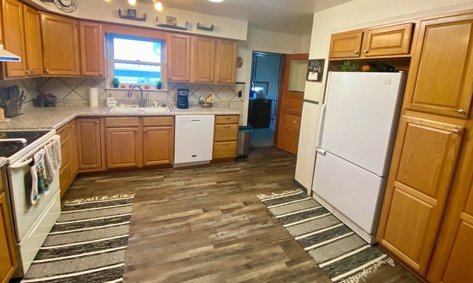 Hitchcock County House | Welcome Hunters and Anglers