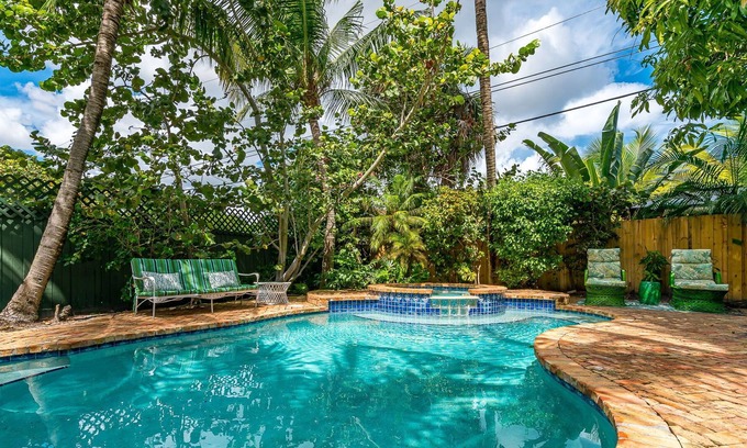 Flamingo Parks House | Welcome to Casa Kanuga - Tropical Oasis + Pool/Spa