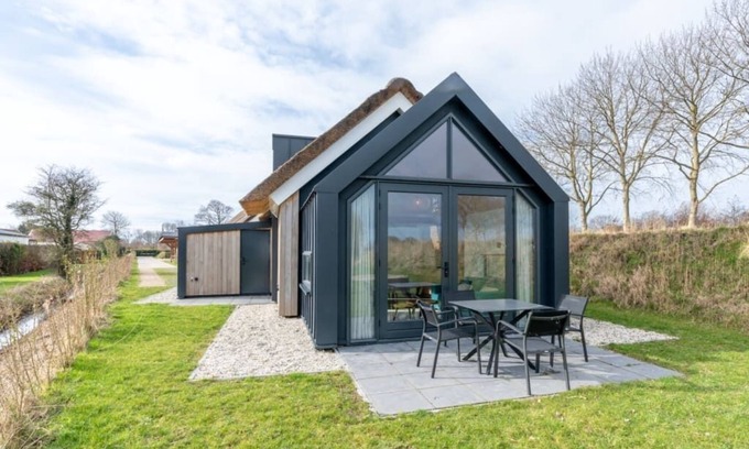 Westenschouwen House | Welcome to Chalet 7 at Riethoek Westerschouwen, where peace, comfort and nature come together. Step