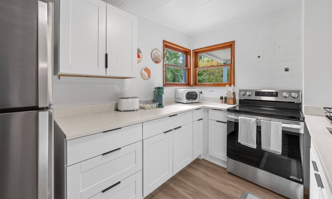 SeaTac Cabin | Welcome to Cottonwood Cabin- your 2 bedroom quiet retreat close to the airport.