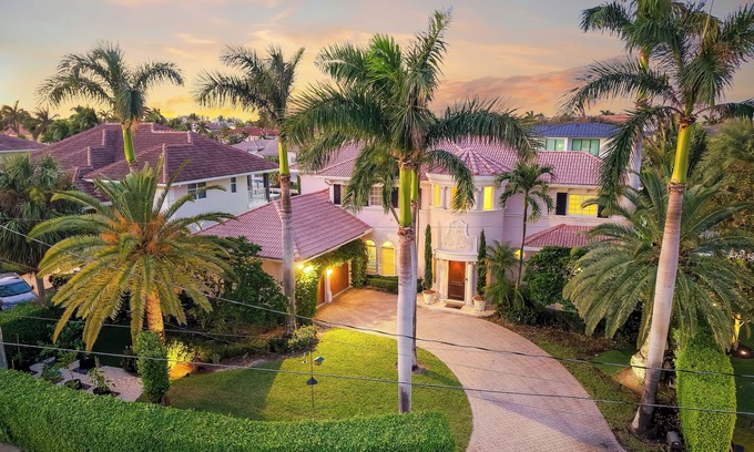 Tropic Isle House | Welcome to Dolce Vita Salata!nAmazing Waterfront Views Meets Italian Villa!