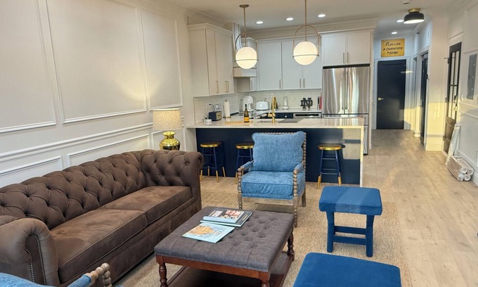 Northeast South Bend Condo | Welcome to Golden Dome Retreat! Less than 3/4 mile from campus -Luxury condo!