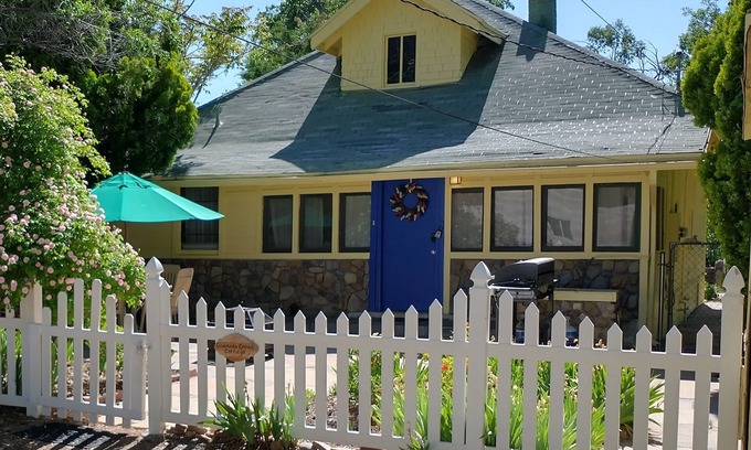 Prescott House | Welcome to Granite Creek Cottage! The perfect getaway. 2 Blocks from Square