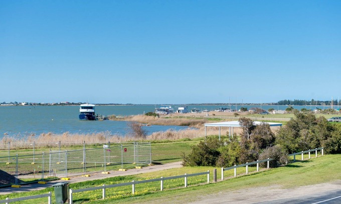 Goolwa South House | Welcome to Lemonade Right on the River in Goolwa