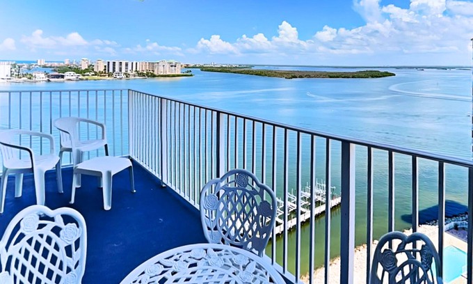 Fort Myers Beach Condo | Welcome to Lovers Key Beach Club PH4 | Pool + Beach Access
