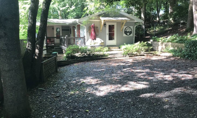 Black Mountain Cottage | Welcome to Lulu’s Cottage. A quiet yet convenient location in WNC.