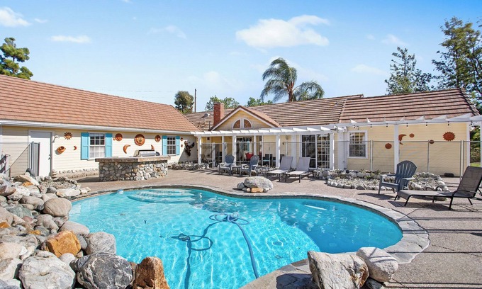 Temecula House | Welcome to Mina Ranch! Steps to Leoness Cellars, minutes to Galway Downs!