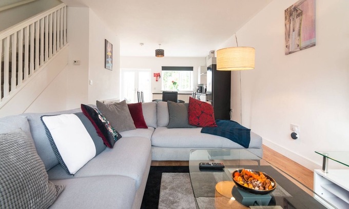Droylsden House | Welcome to "Mosh Homes"