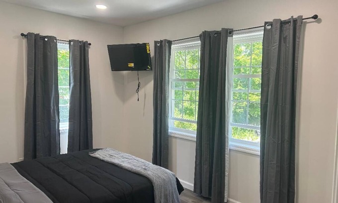 New Paltz House | Welcome to New Paltz. Charming 3-bedroom house with AC, WIFI,