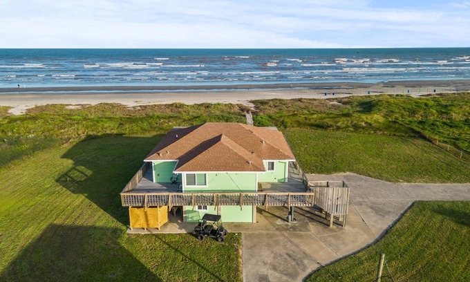 Galveston House | Welcome to our charming vacation getaway! The perfect retreat for your coastal escape.