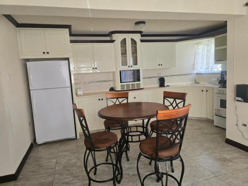 Maxwell Hill Apartment | Welcome to our cozy retreat!
