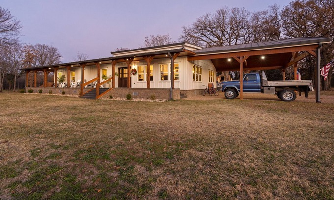 Cleburne Cabin | Welcome to our picturesque ranch oasis less than 1 hour from DFW!
