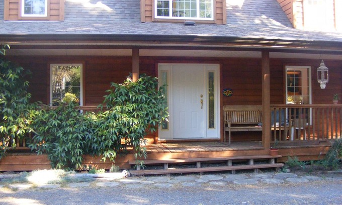 Fanny Bay House | Welcome To Oyster Shores B & B