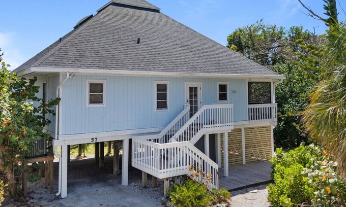 Captiva House | Welcome to Paradise! Newly Renovated beach bungalow in the heart of Captiva!