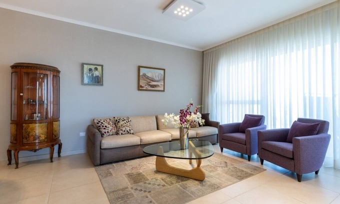Jerusalem Apartment | Welcome to «The Cedar» by MPJ Vacation Rentals Ltd