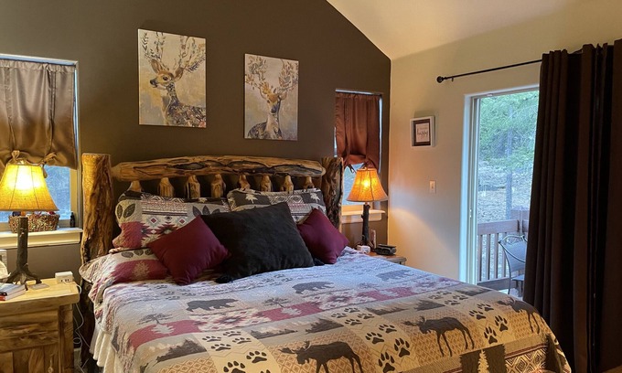 Buena Vista House | Welcome to the forest! Peace and quiet are at your doorway.
